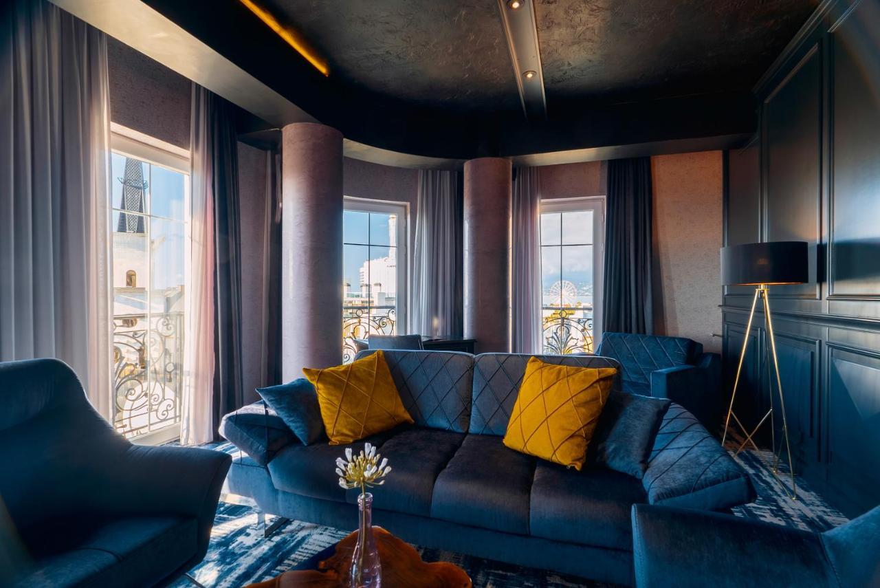 Tapis Rouge Design Boutique Hotel Batumi Bagian luar foto The Library at The Ivy Collection