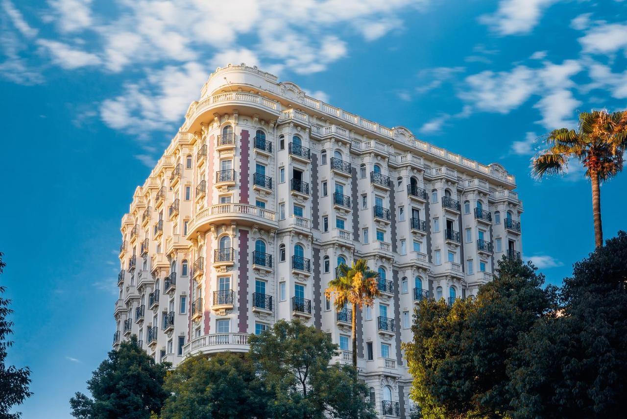 Tapis Rouge Design Boutique Hotel Batumi Bagian luar foto The Beverly Hills Hotel