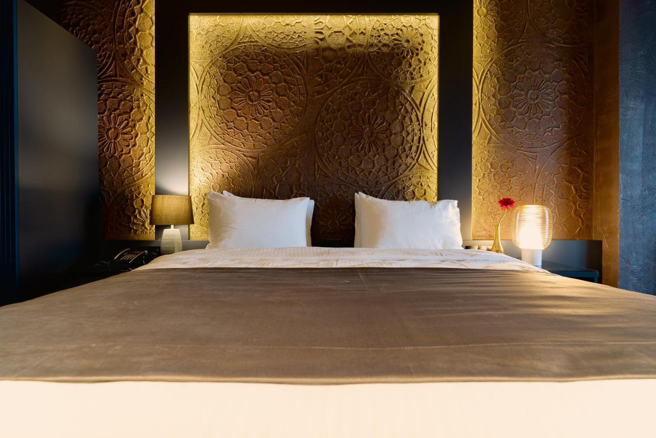 Tapis Rouge Design Boutique Hotel Batumi Bagian luar foto A room at the hotel