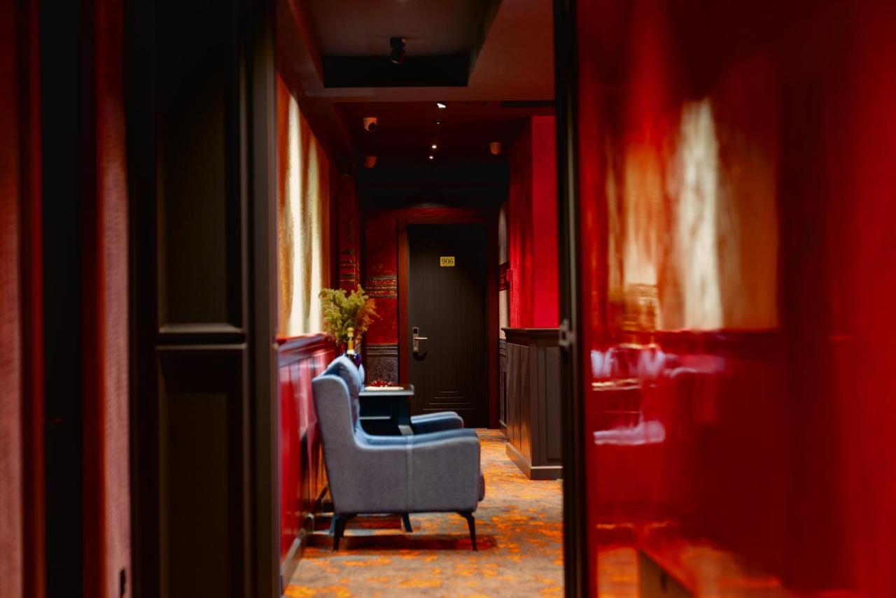 Tapis Rouge Design Boutique Hotel Batumi Bagian luar foto The interior of the hotel