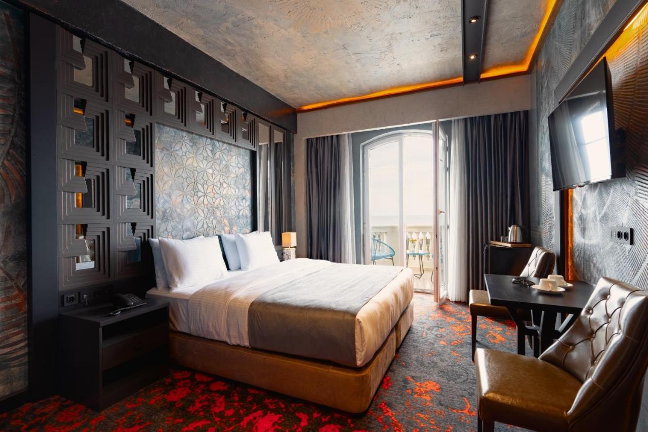 Tapis Rouge Design Boutique Hotel Batumi Bagian luar foto Deluxe Room