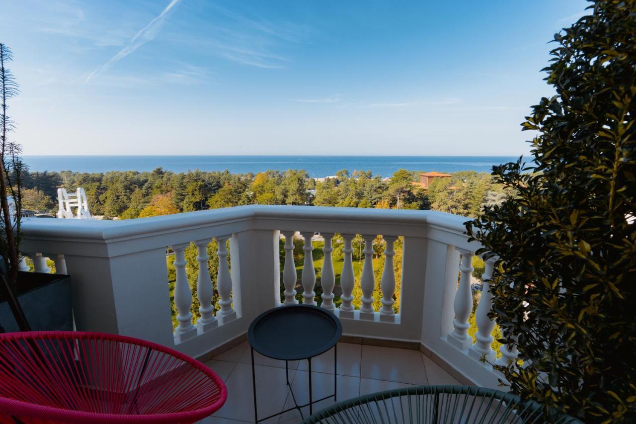 Tapis Rouge Design Boutique Hotel Batumi Bagian luar foto View from the balcony of the hotel