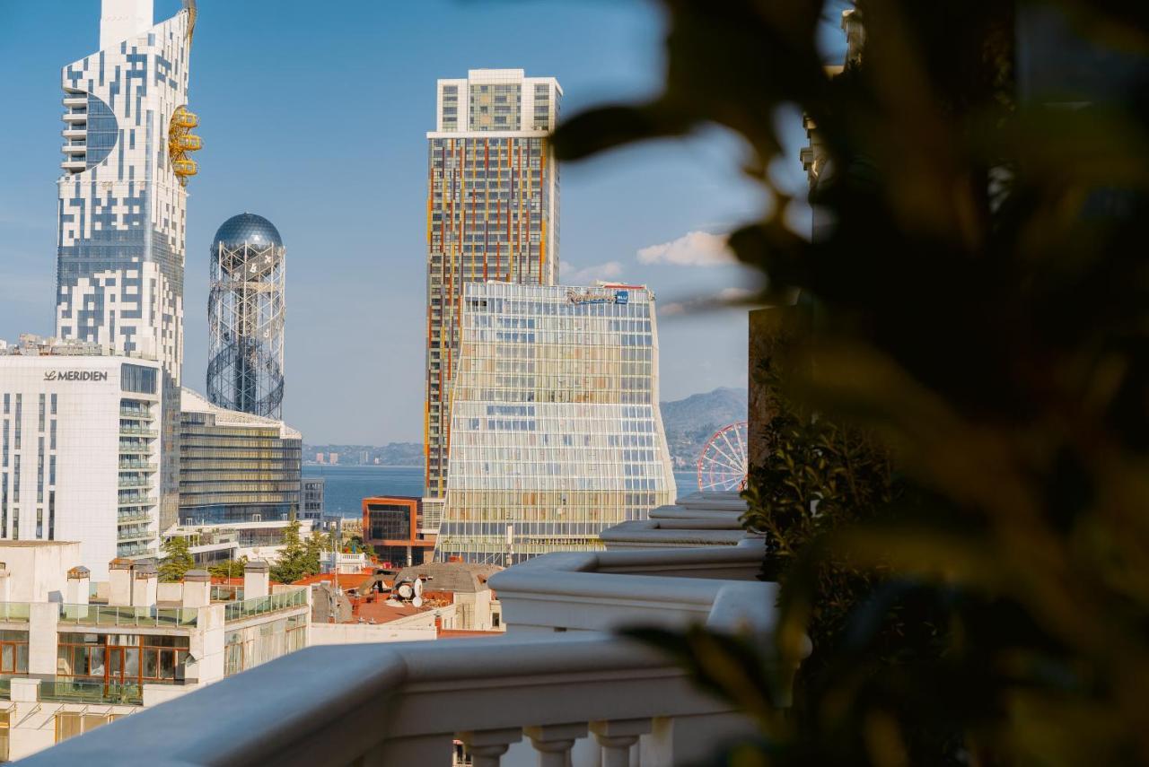 Tapis Rouge Design Boutique Hotel Batumi Bagian luar foto View of the hotel from the roof
