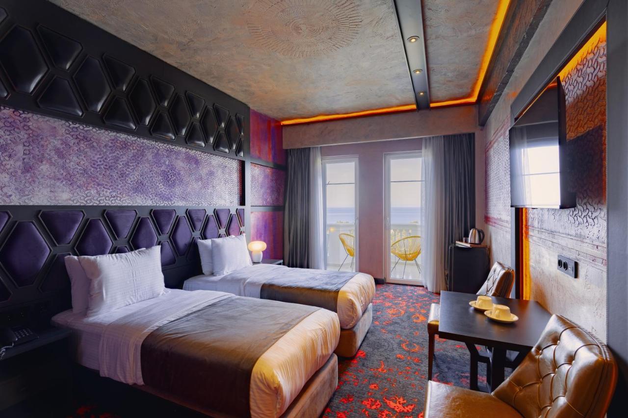 Tapis Rouge Design Boutique Hotel Batumi Bagian luar foto Deluxe Room