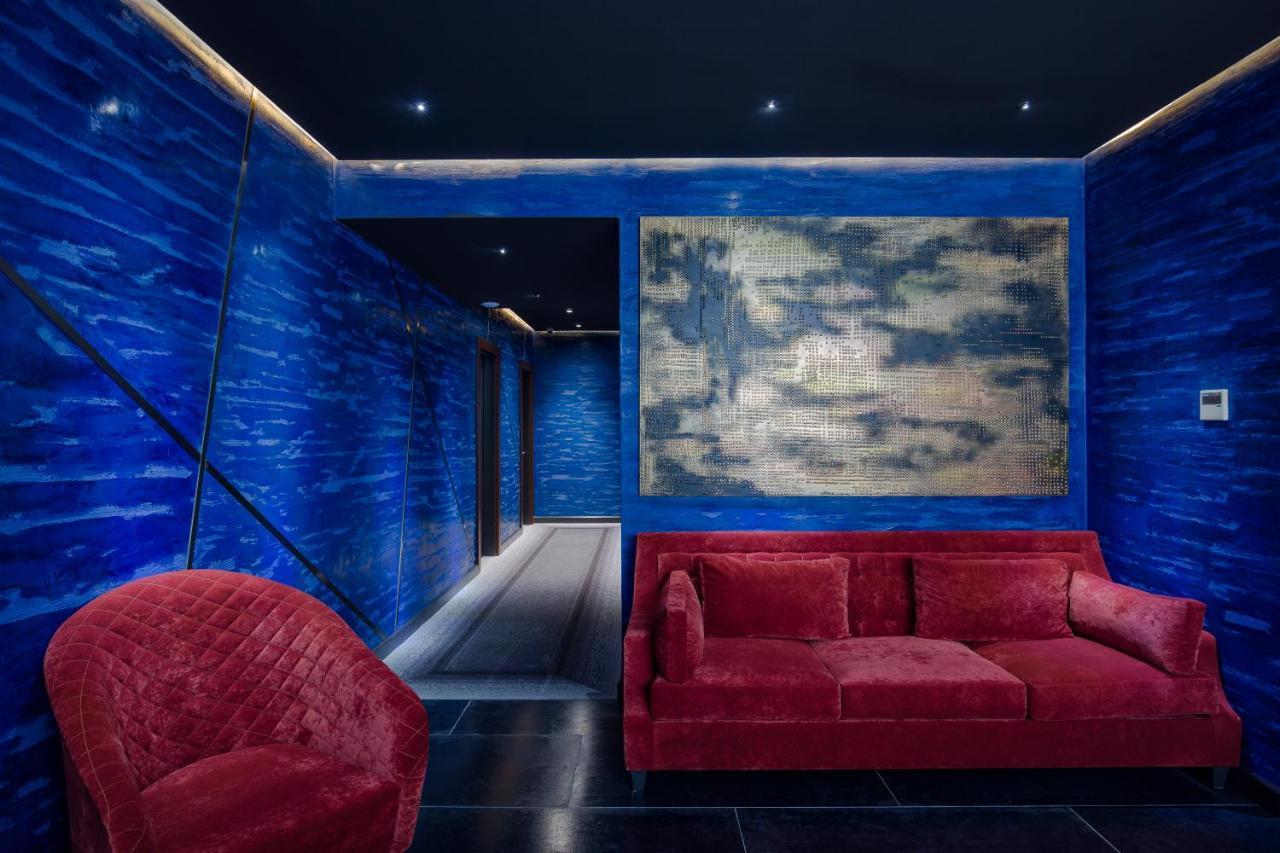 Tapis Rouge Design Boutique Hotel Batumi Bagian luar foto The Blue Room