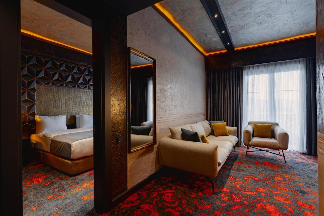 Tapis Rouge Design Boutique Hotel Batumi Bagian luar foto Deluxe Suite