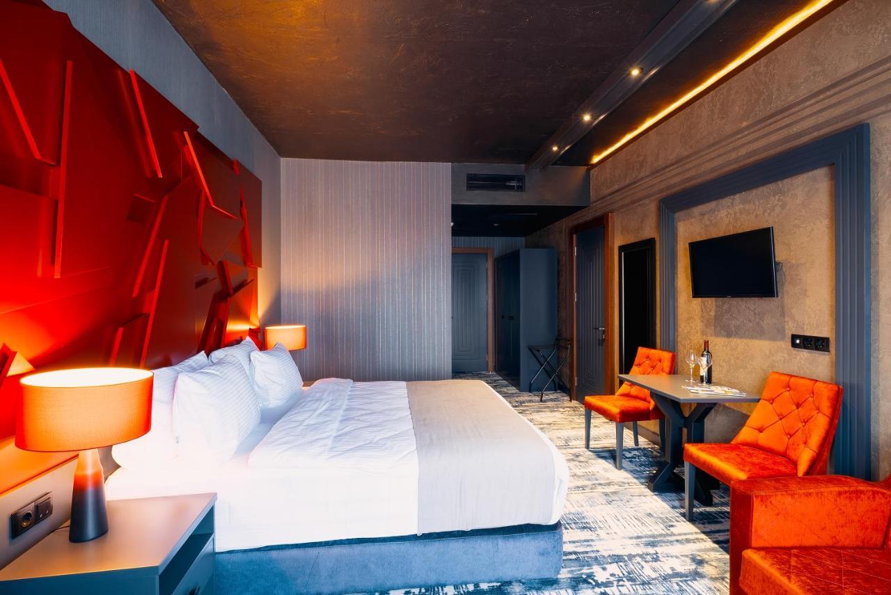 Tapis Rouge Design Boutique Hotel Batumi Bagian luar foto Deluxe room