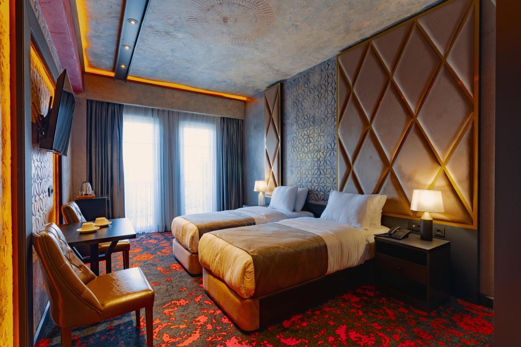 Tapis Rouge Design Boutique Hotel Batumi Bagian luar foto Deluxe Room