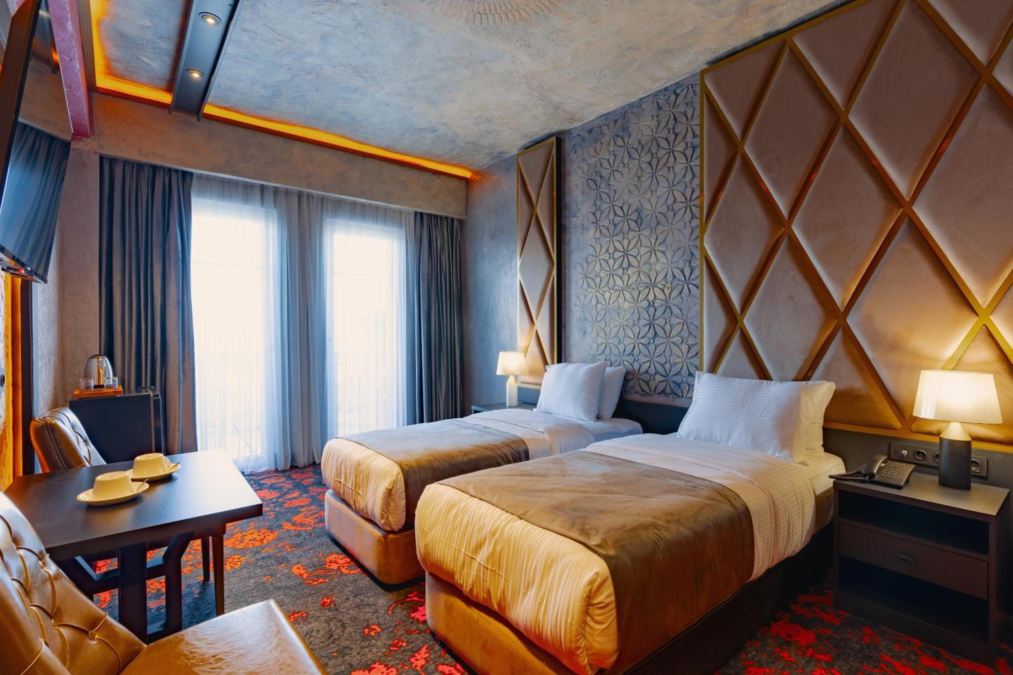 Tapis Rouge Design Boutique Hotel Batumi Bagian luar foto Deluxe Room