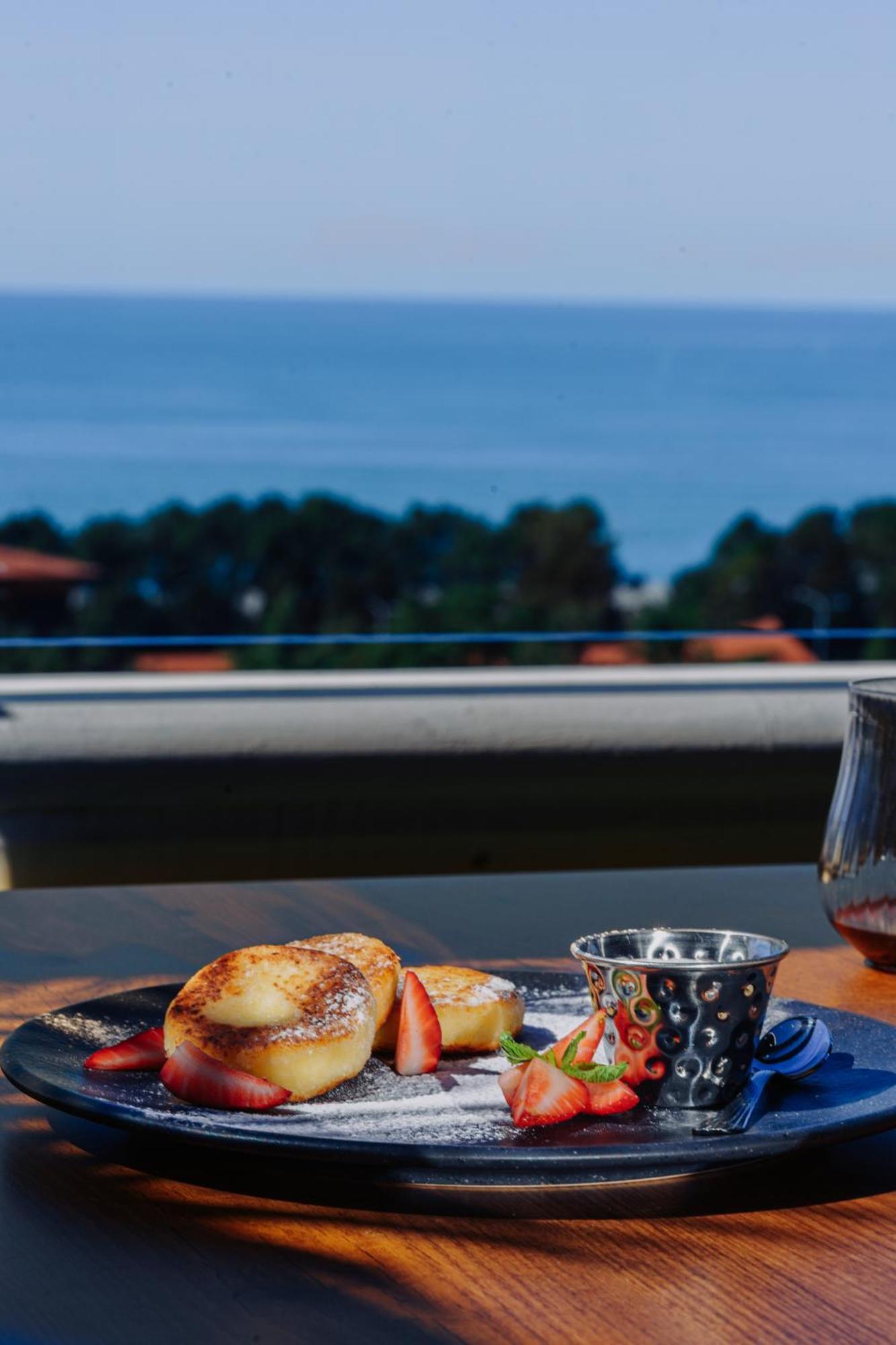 Tapis Rouge Design Boutique Hotel Batumi Bagian luar foto A view of the track from the restaurant