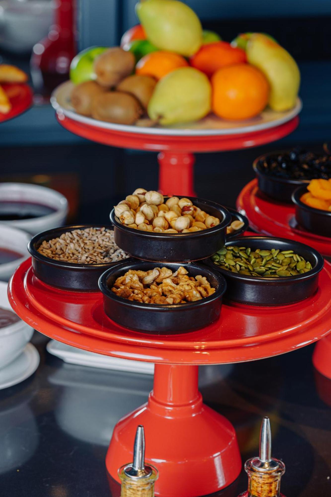 Tapis Rouge Design Boutique Hotel Batumi Bagian luar foto A selection of tapas