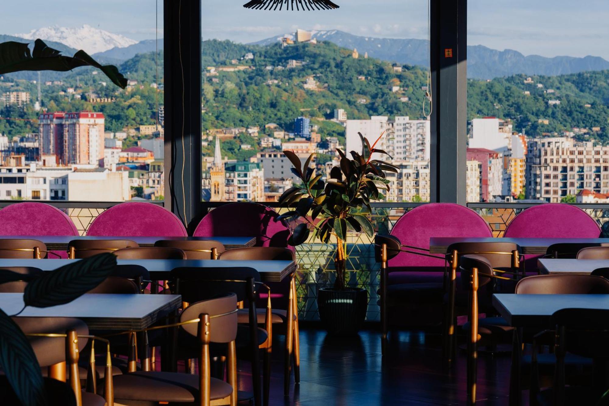 Tapis Rouge Design Boutique Hotel Batumi Bagian luar foto Skyline Bar